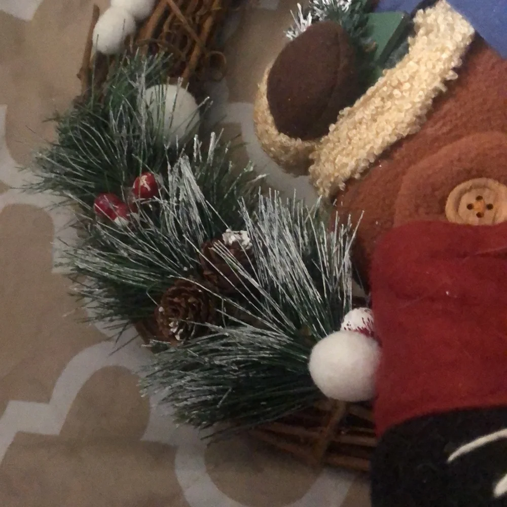 Vintage Christmas Moose 14 “Wreath. Very sturdy & well made. Gently used.